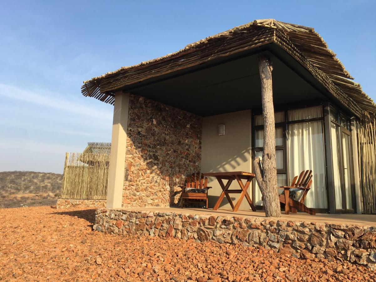 Okutala Etosha Lodge เอาท์โจ ภายนอก รูปภาพ