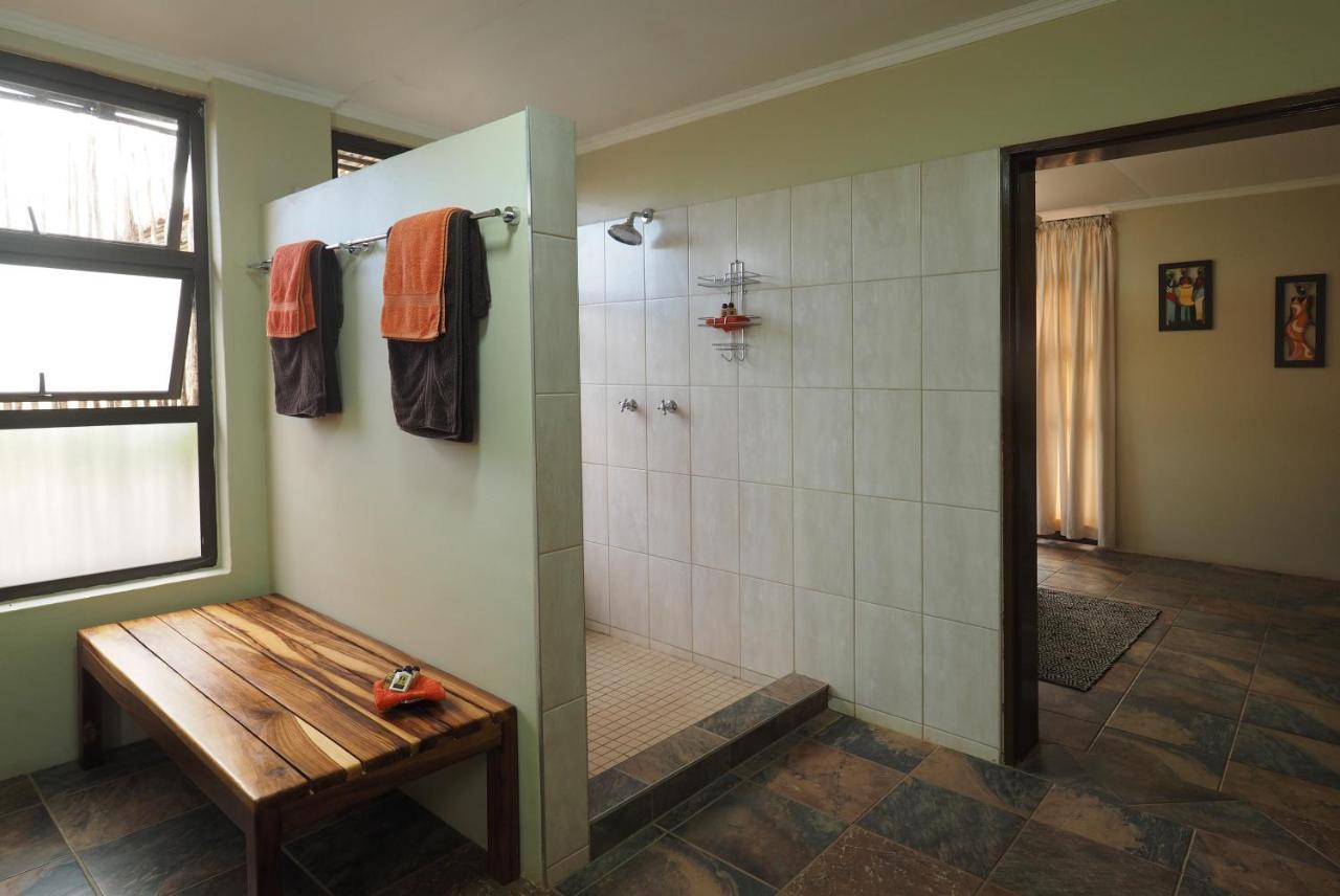 Okutala Etosha Lodge เอาท์โจ ภายนอก รูปภาพ