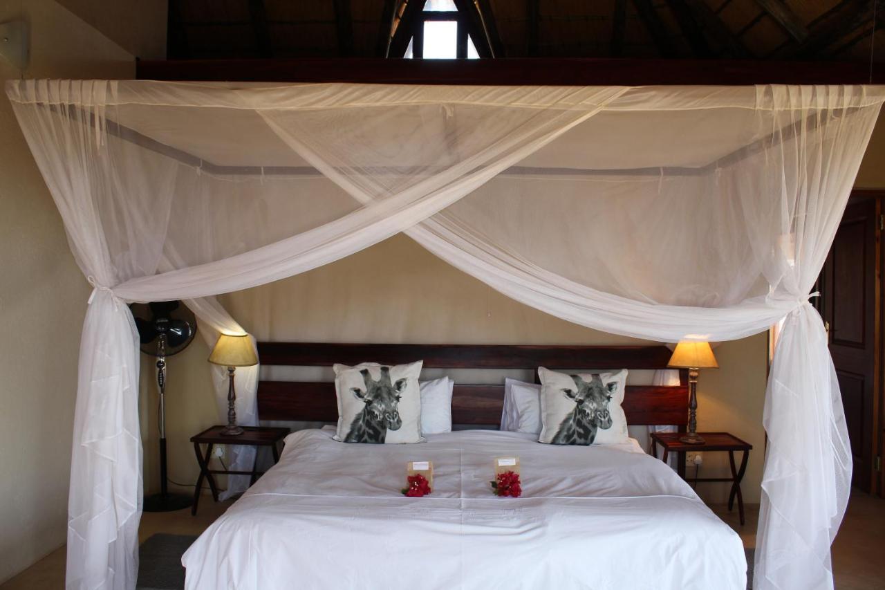 Okutala Etosha Lodge เอาท์โจ ภายนอก รูปภาพ