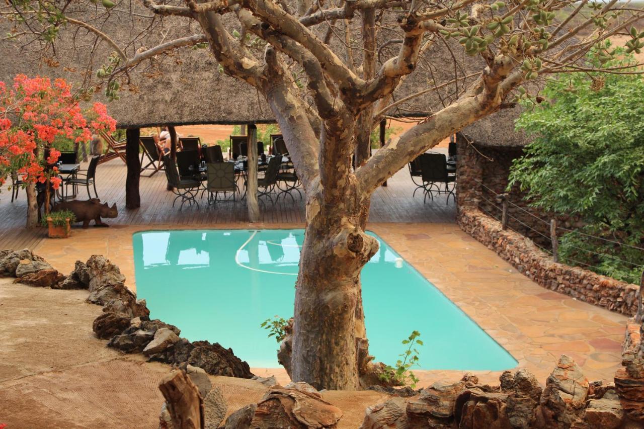 Okutala Etosha Lodge เอาท์โจ ภายนอก รูปภาพ