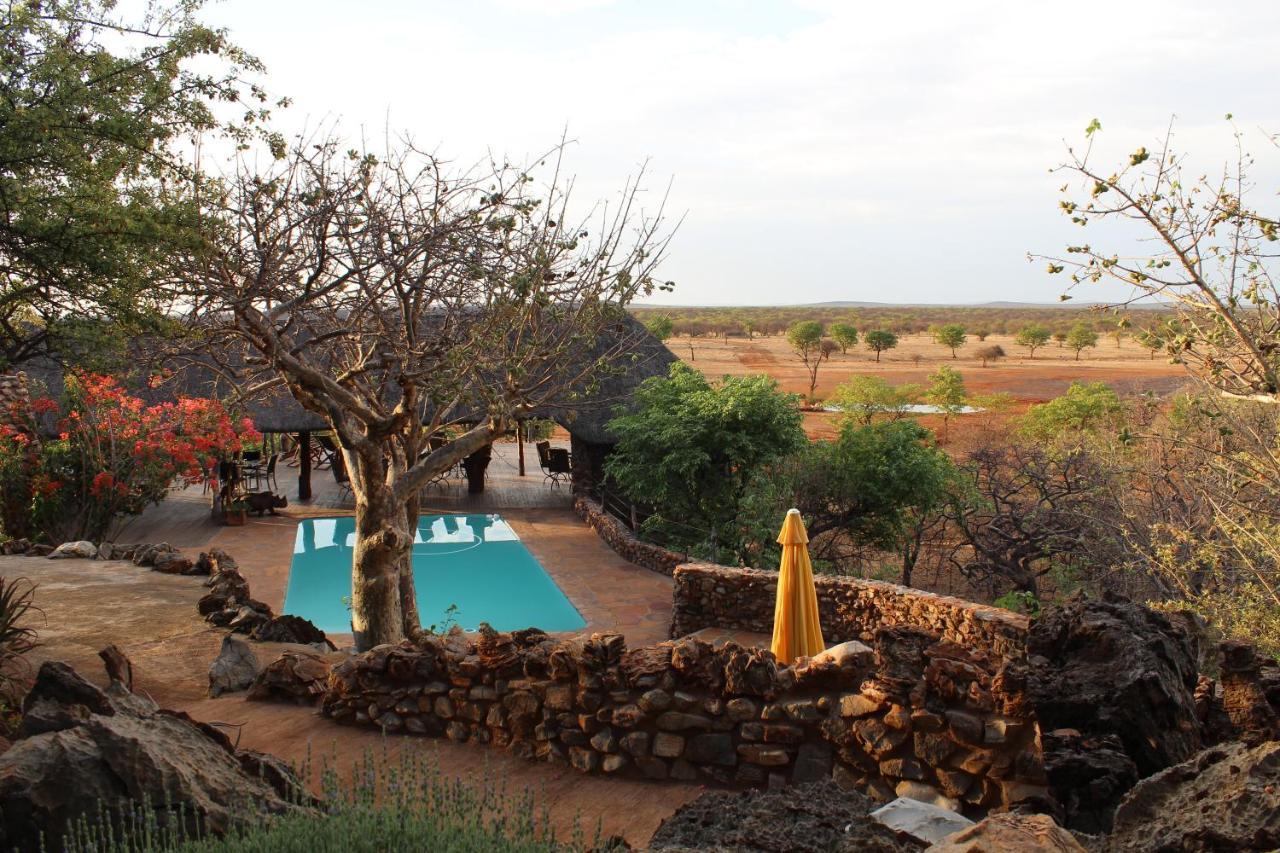 Okutala Etosha Lodge เอาท์โจ ภายนอก รูปภาพ