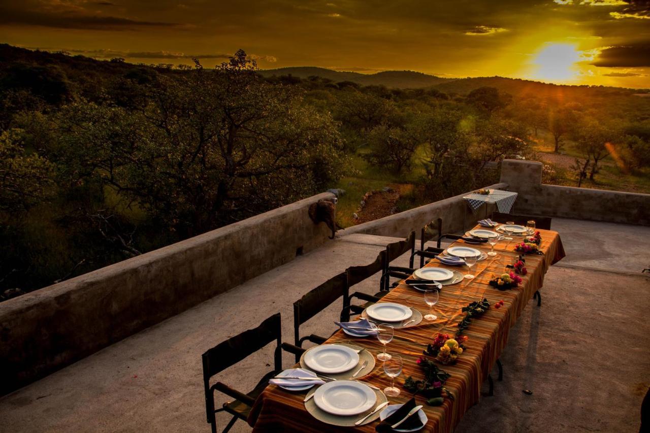 Okutala Etosha Lodge เอาท์โจ ภายนอก รูปภาพ