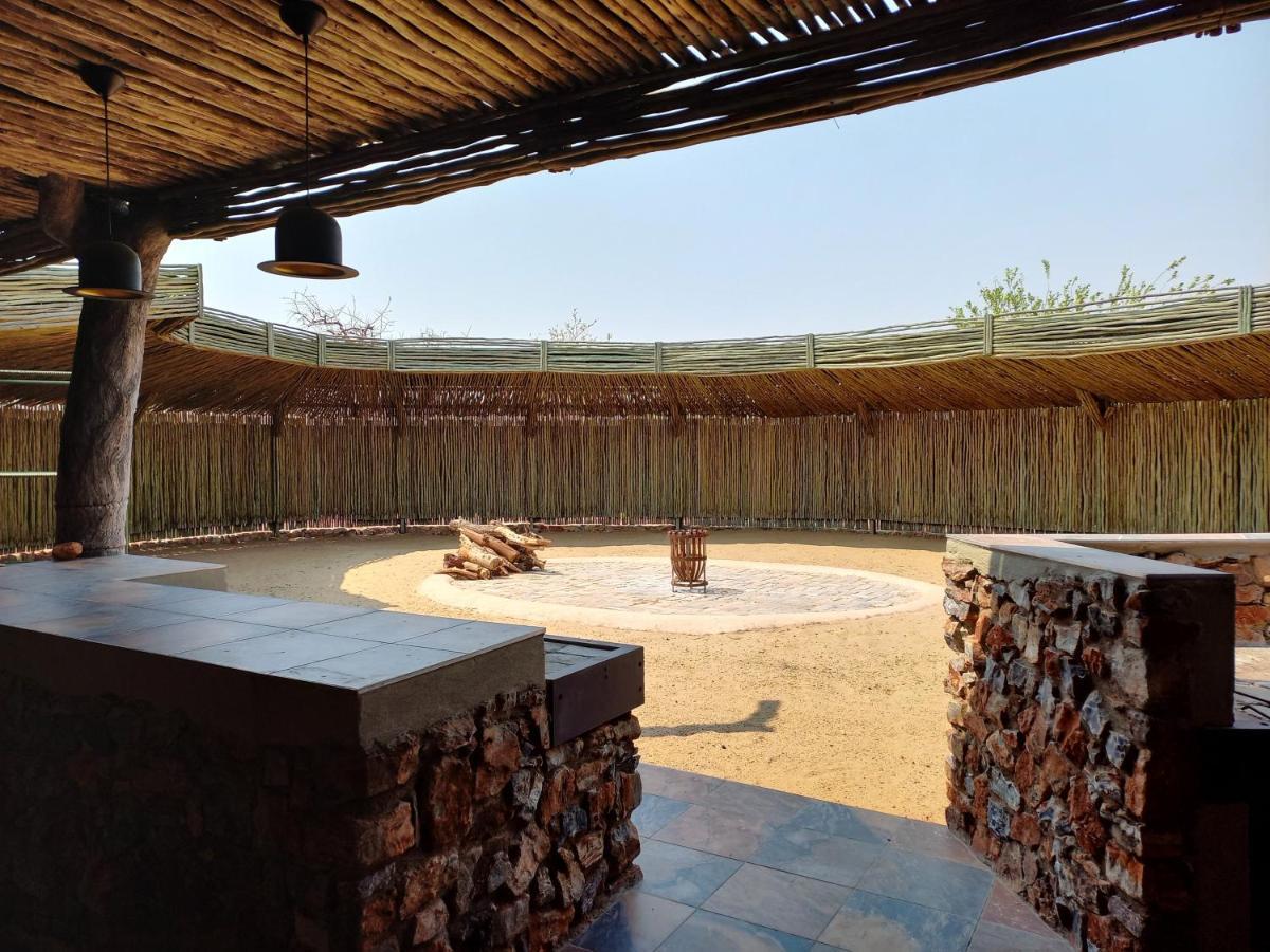 Okutala Etosha Lodge เอาท์โจ ภายนอก รูปภาพ