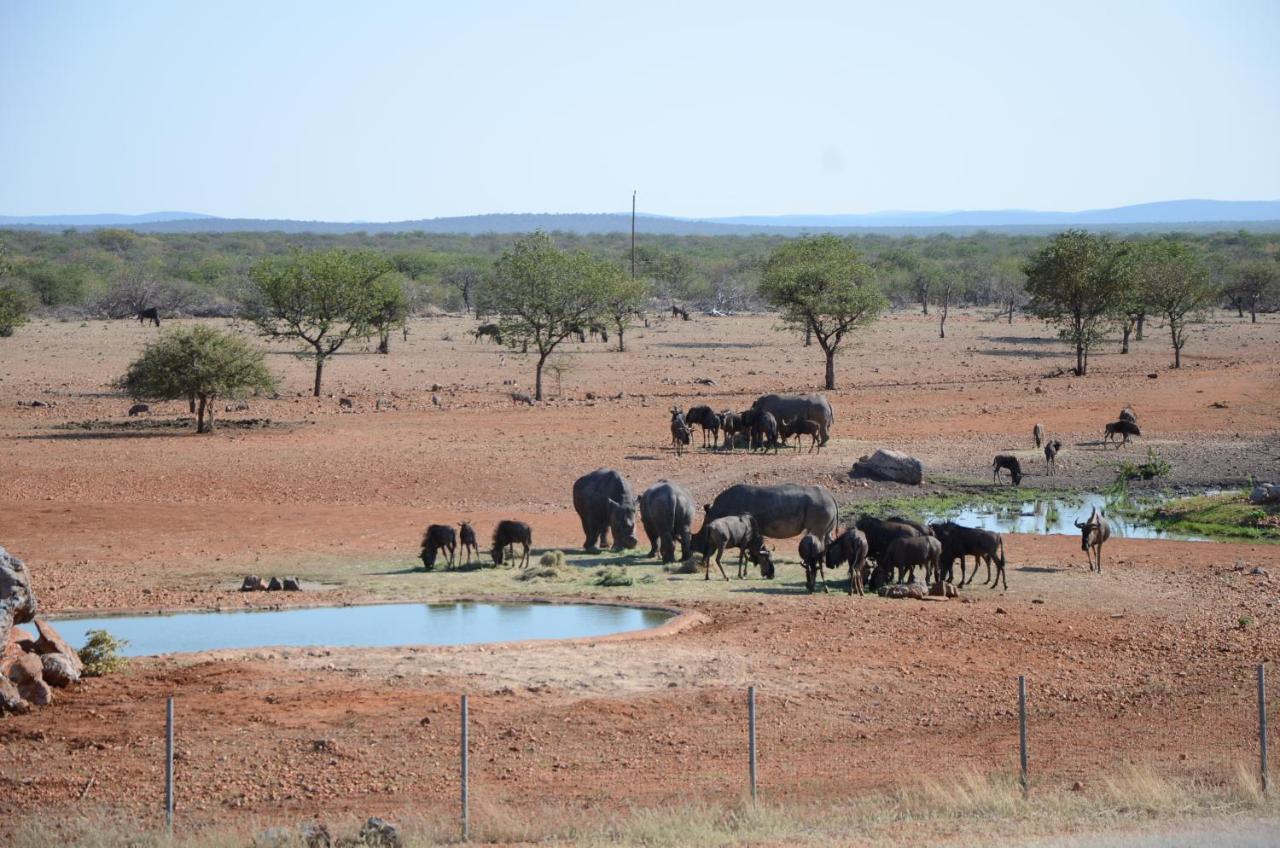 Okutala Etosha Lodge เอาท์โจ ภายนอก รูปภาพ